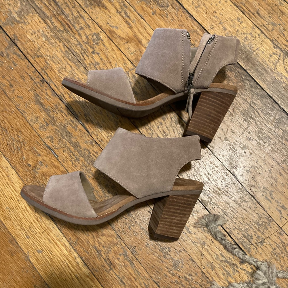 Toms sandal heel! Size 6